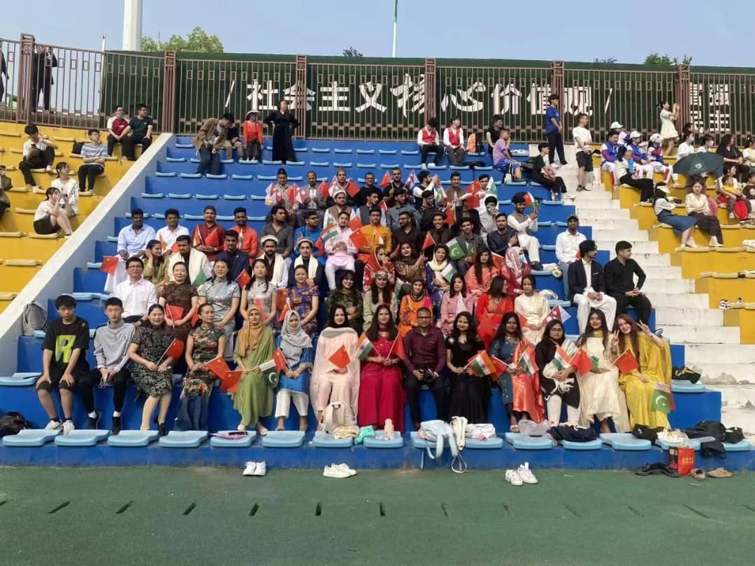 Hubei University of Medicine – International students group at HUM Shiyan campus
