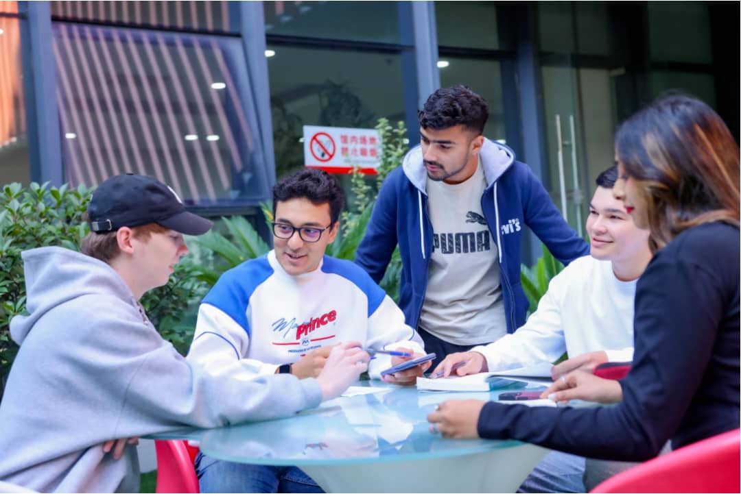 NUAA students enjoying meal at restaurant near campus